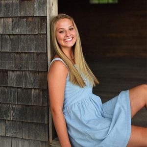 Meet your Posher, Caitlin